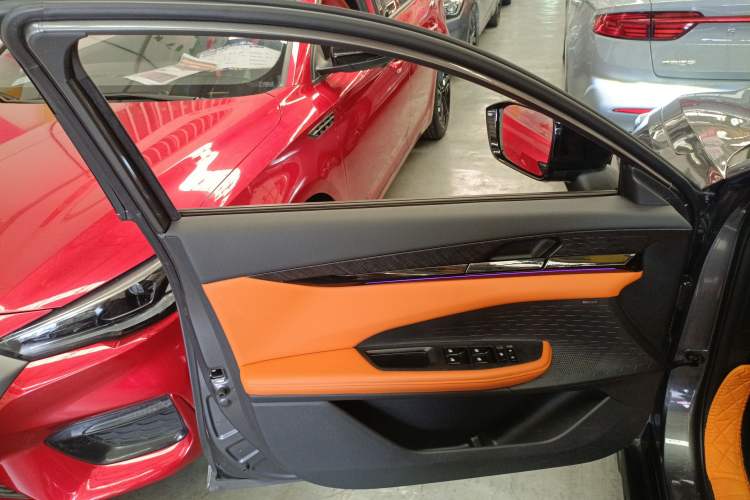 Used Changan UNI-V 2023 2.0T Leading-Speed Edition
