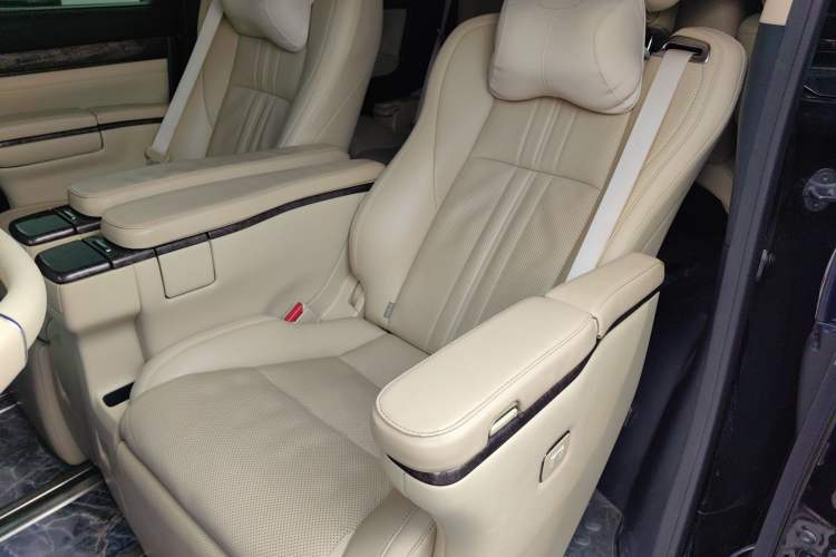 Used Toyota Vellfire 2023 Crown Dual-Engine 2.5L HV Luxury Edition