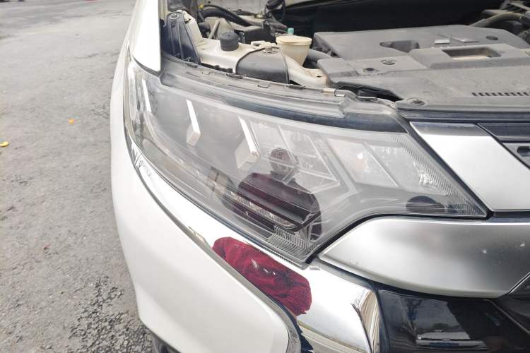 Used Mitsubishi Outlander 2019 2.4L 4x4 Zhi Xiang Edition 5 Seats China VI Standard
