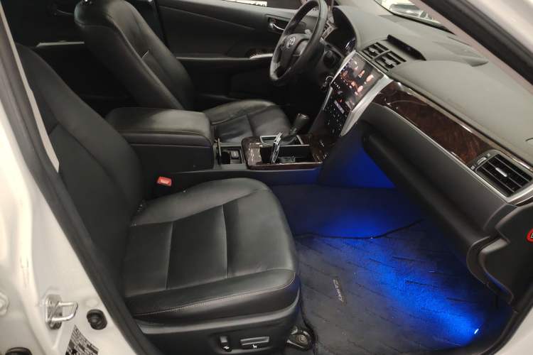 Used Toyota Camry 2016 2.0G 10th Anniversary Leading Edition
