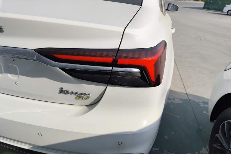 Used Roewe i6 MAX New Energy 2023 EV 420 Skyroof Special Edition
