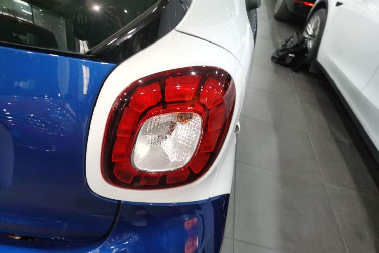 Used  fortwo 2017 1.0L 52kW New Sound Special Edition China V Emission Standard
