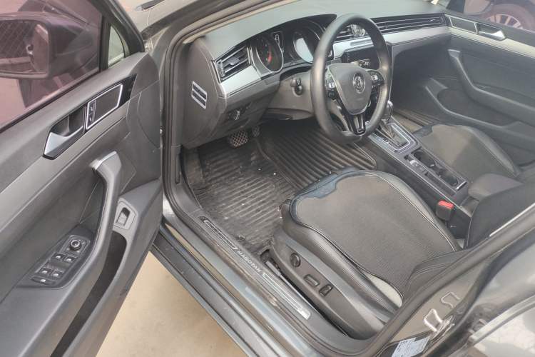 Used Volkswagen Magotan 2017 330TSI DSG Leading Model
