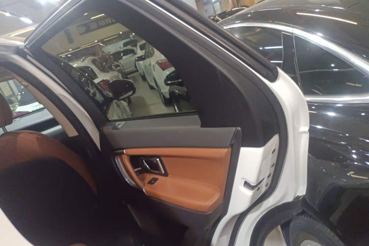 Used Land Rover Discovery Sport 2015 2.0T HSE LUXURY
