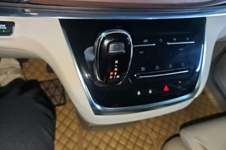 Used Buick GL8 2023 Land Executive Class Smart Enjoyment Model
