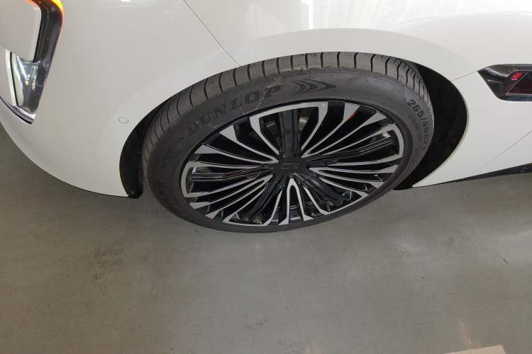 Used  12 2024 700 Three-Laser Rear-Wheel Drive Luxury Edition
