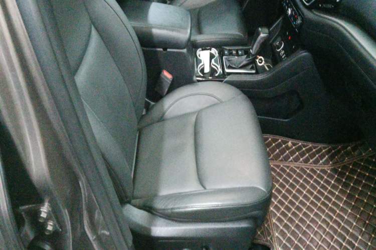 Used  Commander 2018 2.0T Two-Wheel Drive Enjoy Edition China V