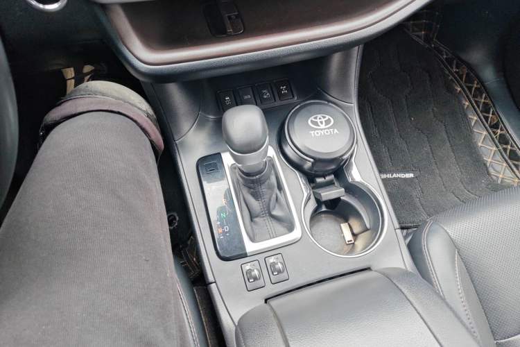 Used Toyota Highlander 2018 2.0T Four-Wheel Drive Luxury Version 7 Seats China VI Standard
