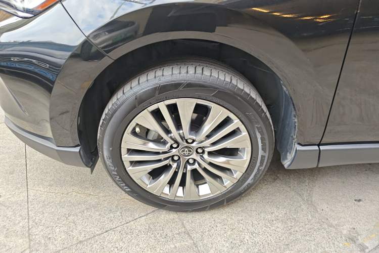 Used Toyota Harrier 2022 2.0L CVT Two-Wheel Drive Deluxe Edition
