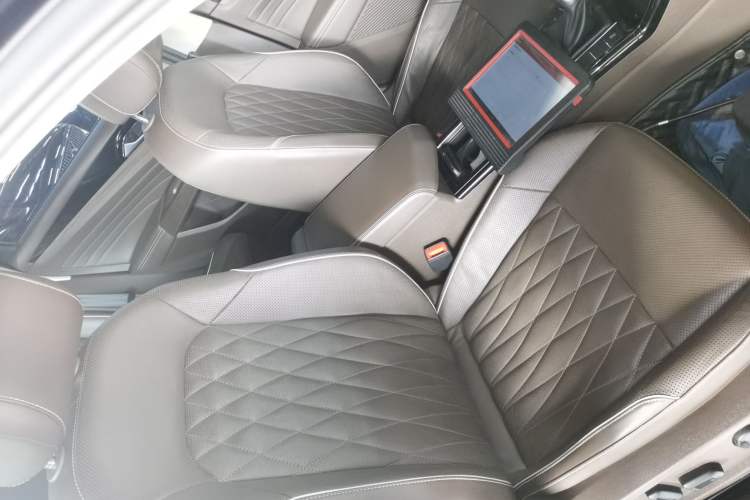 Used Volkswagen Passat 2020 Revised Version 330TSI Luxury Edition China VI Standard
