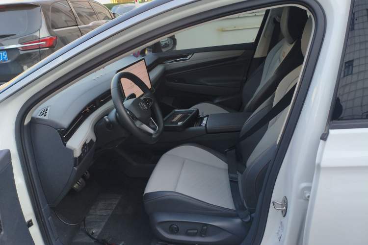 Used Volkswagen ID.7 VIZZION 2024 AIR model
