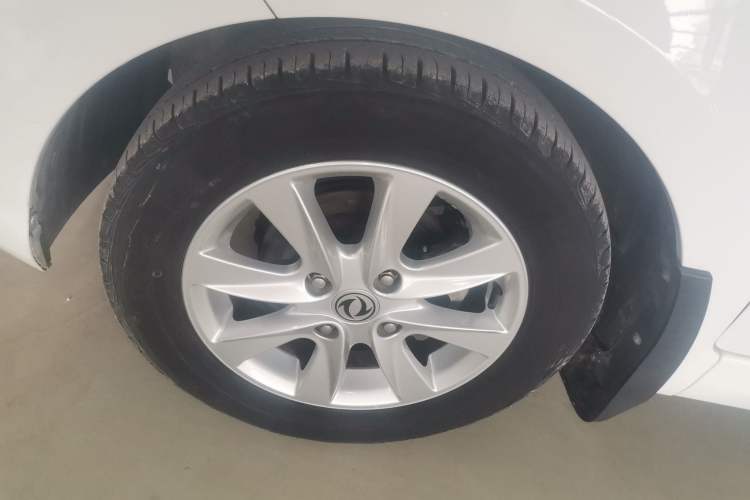 Used Dongfeng Fengon 330 2019 1.5L 330S Manual Comfort Version China VI Standard
