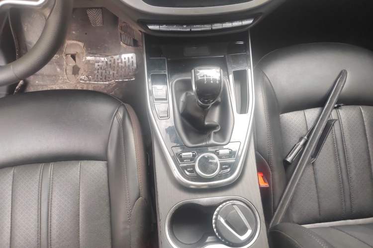 Used Soueast DX7 2018 Prime 1.5T Manual Smart Connect Starry Edition China V Standard
