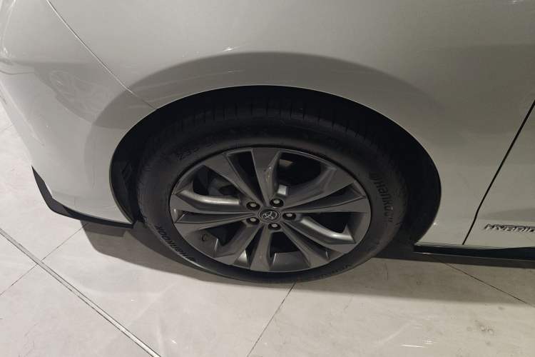 Used Toyota Sienna 2023 2.5L Hybrid Deluxe Edition
