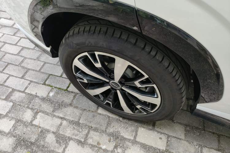 Used Roewe D5X DMH 2024 135 Tech Edition