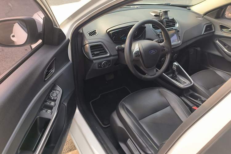 Used Ford Escort 2015 1.5L Automatic Fashion Model
