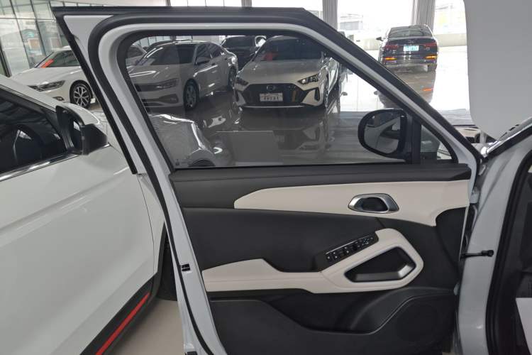 Used BYD Yuan UP 2025 Intelligent Driving Version 401 km Leading Edition