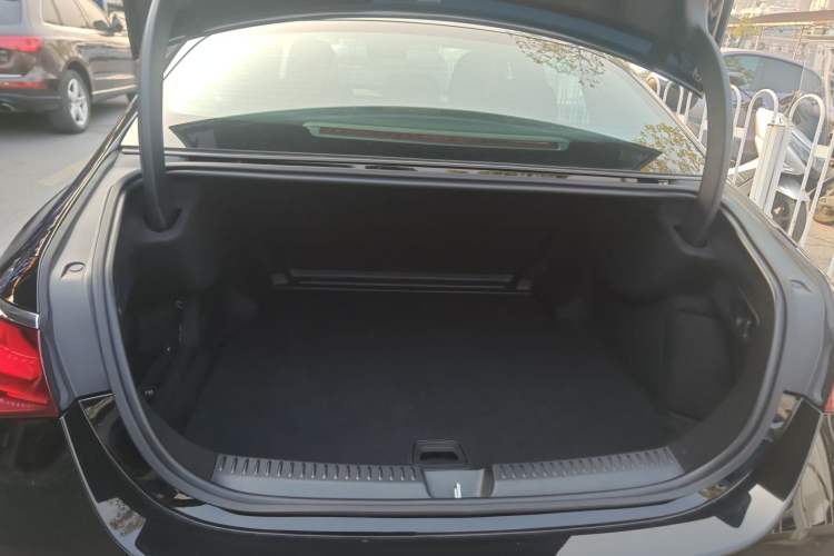 Used Mercedes-Benz E-Class 2025 Facelift E 300 L Luxury Edition
