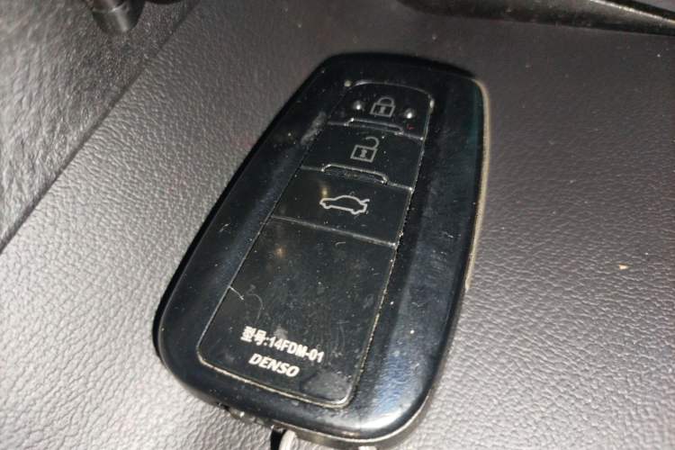 Used Toyota Avalon 2019 Dual-Engine 2.5L XLE Prestige Version China VI Standard
