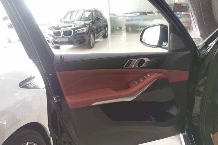 Used BMW X5 2023 xDrive 30Li M Sport Package
