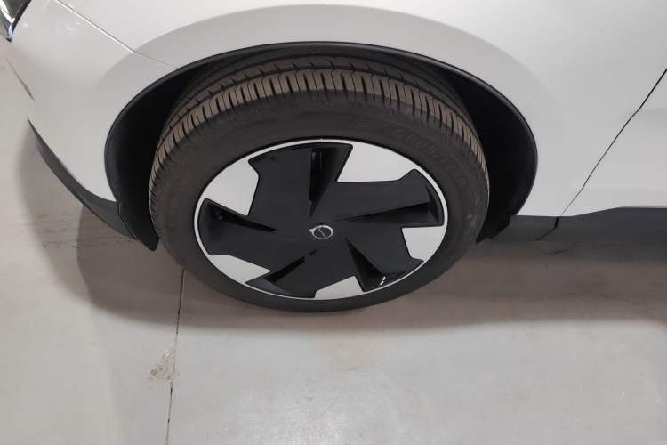 Used Volvo EX30 2025 Rear-Drive Long-Range Plus Model