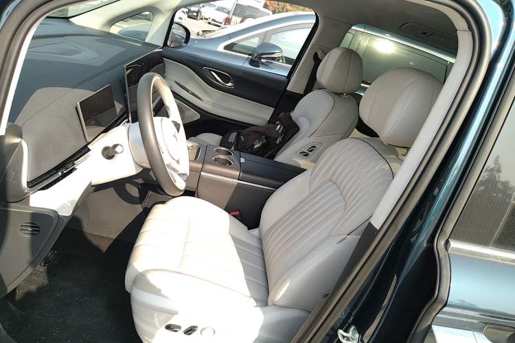 Used VOYAH Dream 2025 PHEV Four-Wheel-Drive Flagship Kunpeng Edition
