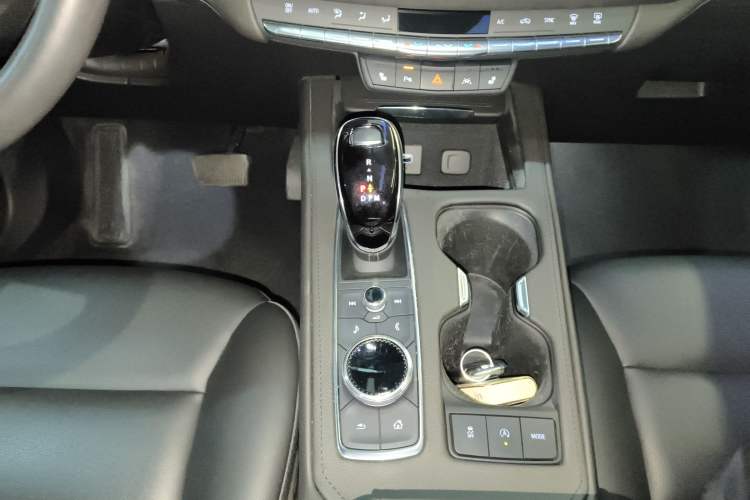 Used Cadillac XT4 2022 28T Two-Wheel-Drive Luxury Version
