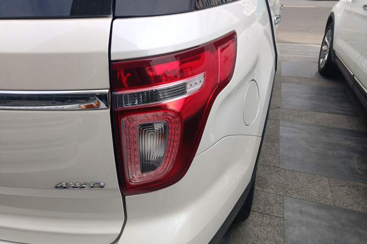 Used Ford Explorer 2013 3.5L Deluxe Model
