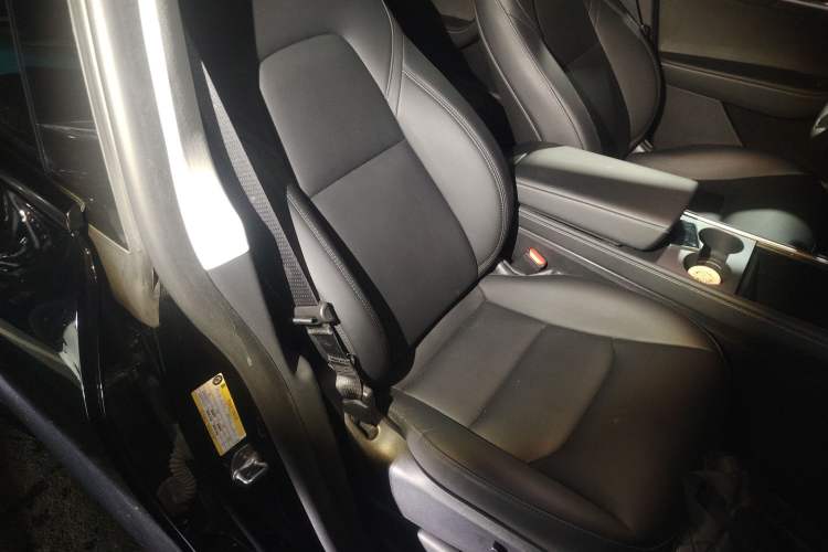 Used Tesla Model Y 2023 Long-Range All-Wheel-Drive Version
