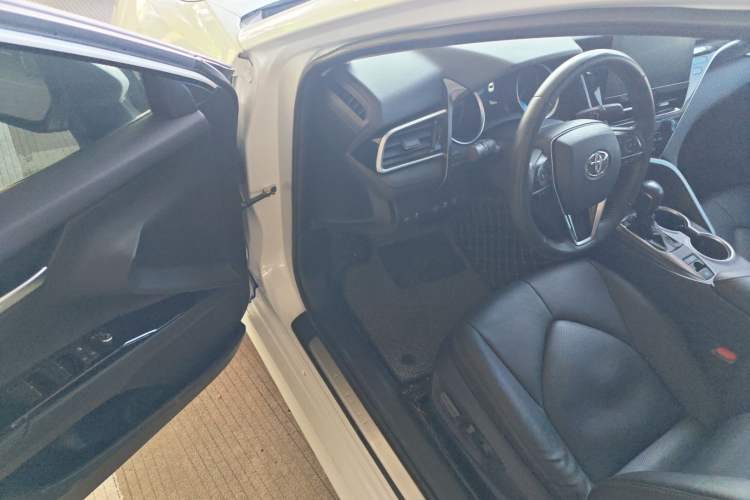 Used Toyota Camry 2021 2.0G Luxury Edition
