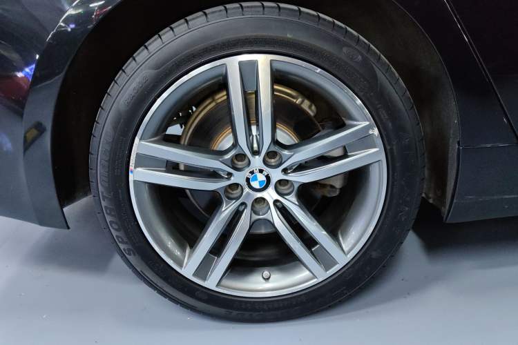 Used BMW 5 Series 2019 Facelifted 530Li Leading Edition Luxury Package
