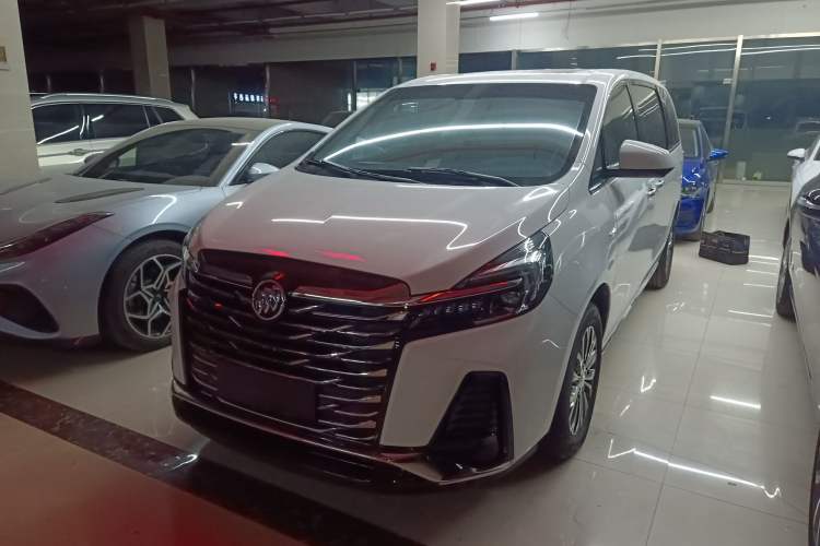 Used Buick GL8 2023 Facelifted Land Cruiser Executive Luxury Version