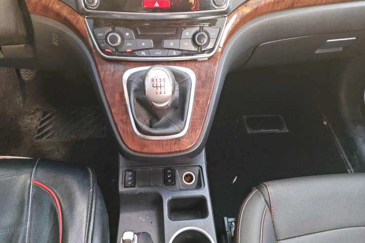 Used Haval H6 2015 Revised Version Sport Edition 1.5T Manual Transmission Two-Wheel Drive Elite Grade
