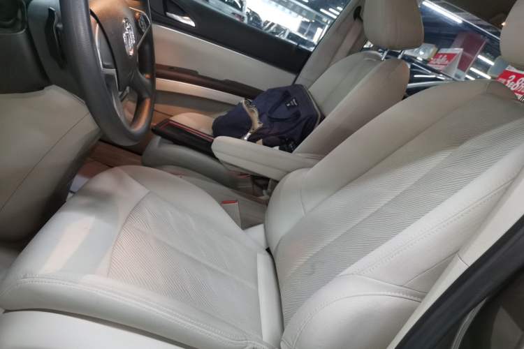 Used Buick GL8 2023 Land Executive Class Comfort Model
