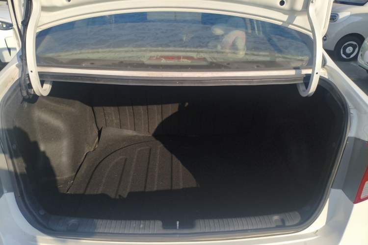 Used Kia K2 2015 Sedan 1.4L MT GLS
