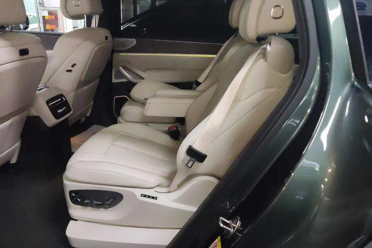 Used Denza N9 2025 Flagship Model
