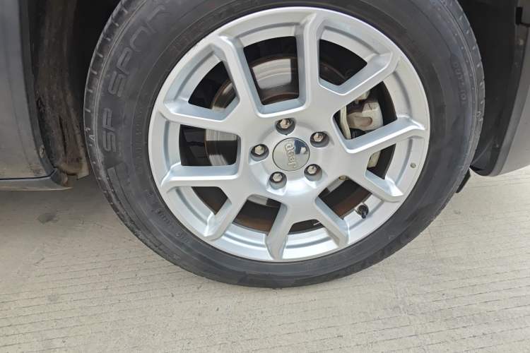 Used  Renegade 2019 220T Automatic Leading Edition