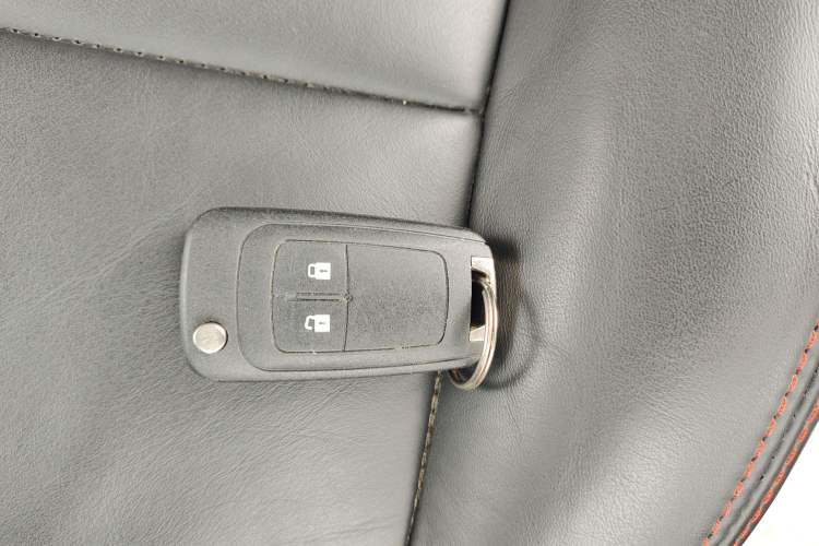 Used Buick Encore 2015 1.4T Automatic Two-Wheel Drive Urban Elite Version
