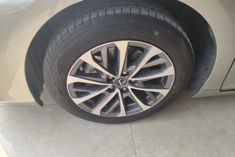 Used Lexus ES 2023 200 Excellence Edition