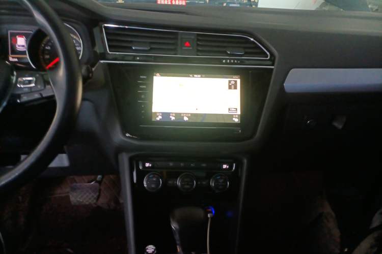 Used Volkswagen Tiguan L 2019 Updated Version 330TSI Automatic Two-Wheel Drive Panoramic Comfort Edition China VI Standard