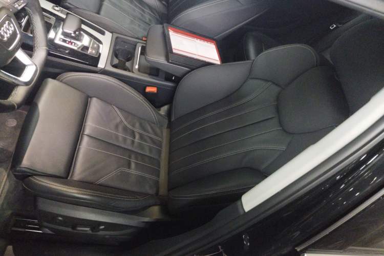 Used Audi Q5L 2022 40T Fashionable and Dynamic Model
