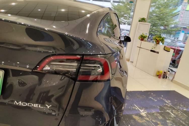 Used Tesla Model Y 2021 Long-Range All-Wheel-Drive Version 3D7