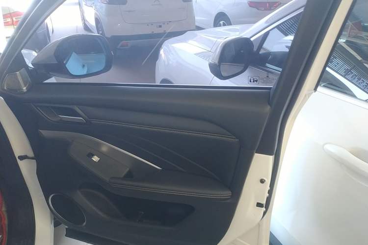 Used Wey VV6 2018 2.0T Two-Wheel-Drive Ultra-Luxury Version China V Standard
