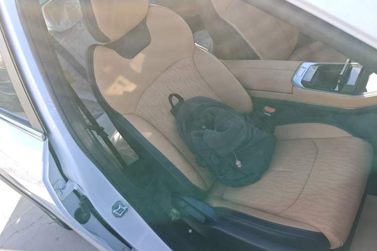 Used Livan Livan 7 2024 605 km Glory Edition
