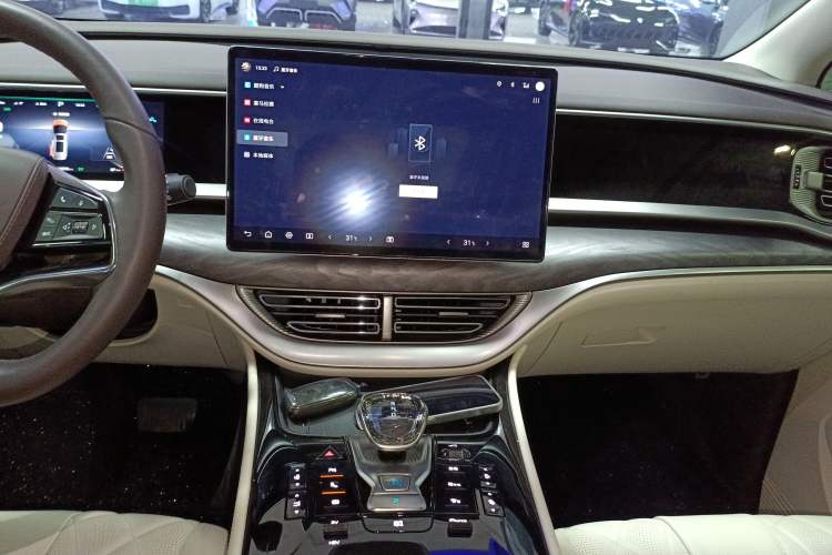 Used Denza D9 2024 DM-i 1050 Luxury Model
