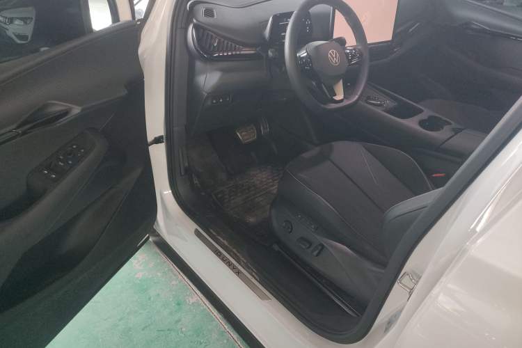 Used Volkswagen ID.UNYX 2024 Pro Long-Range Version
