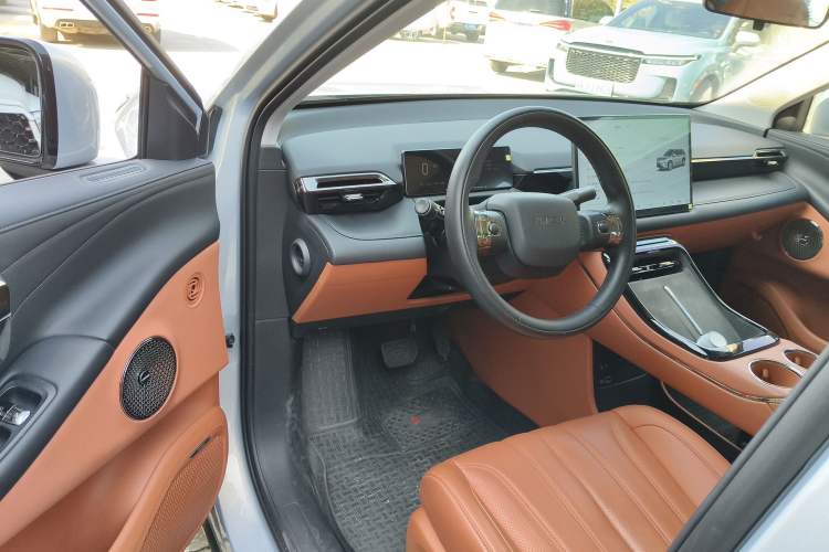 Used AION V 2024 Aion Tyrannosaurus 650 Smart Premium Edition
