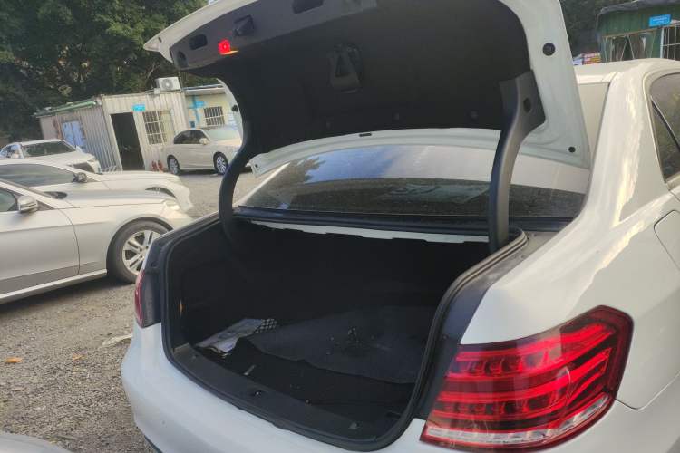 Used Mercedes-Benz E-Class 2015 E 200 L
