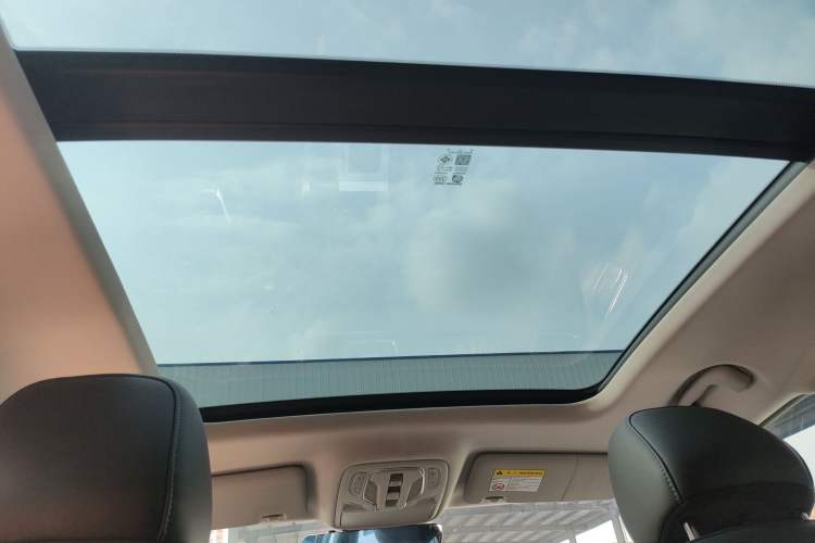 Used Roewe RX5 2023 PLUS 330TGI Automatic Trendsetting Smart Edition
