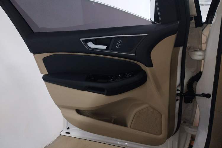 Used Ford Edge 2016 EcoBoost 245 Two-Wheel-Drive Titanium 5-Seater
